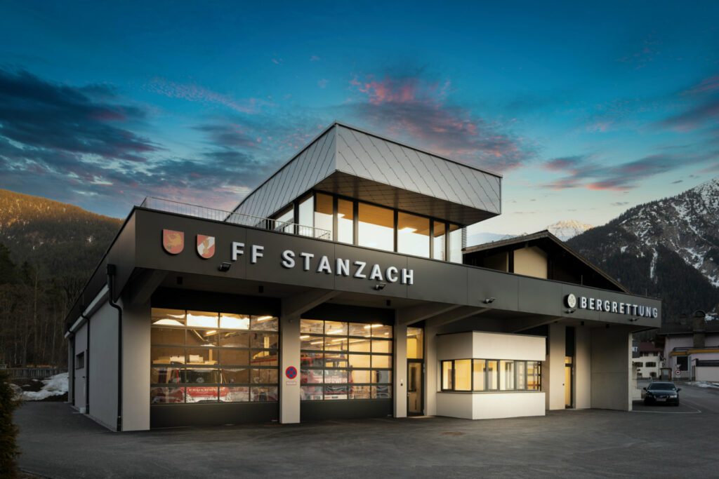 Feuerwehrhalle von außen